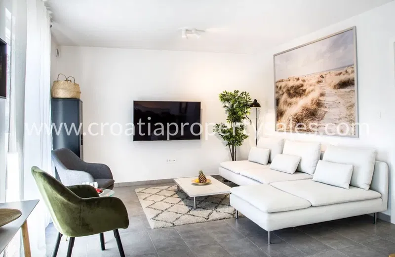 Rogoznica, apartment for sale, 380.000 € – 2