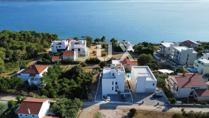 ZADAR, KOŽINO – Einzigartiges Penthouse 100 Meter vom Strand entfernt mit spektakulärem Meerblick und einem beheizten Pool auf der Dachterrasse! S4 – 2