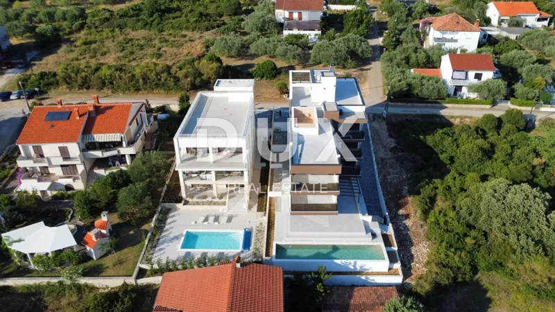ZADAR, KOŽINO - Luxus apartman 100 méterre a strandtól, fűtött medencével és kilátással a tengerre! 4 hálószoba! S1 – 3