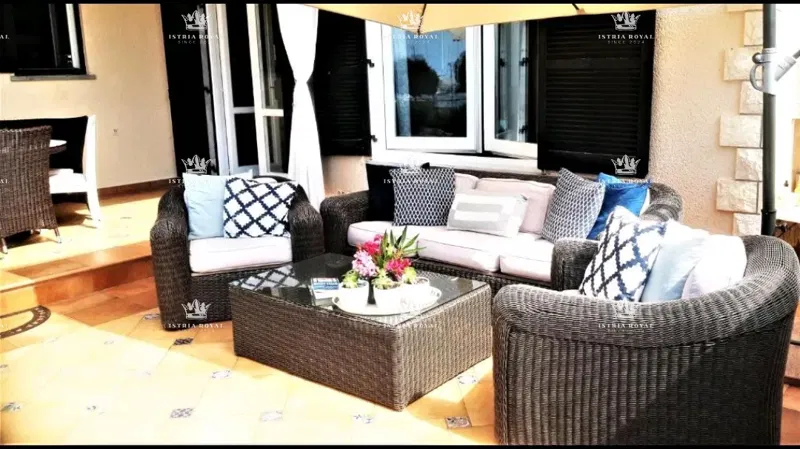 Istria, Umag, sale of a luxury villa 430m2 with a swimming pool in a TOP location, jacuzzi, gym, first row to the sea – 3