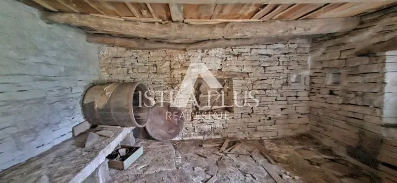 Istria, Portole! Bellissimo oggetto d'antiquariato in pietra in buone condizioni, posizione tranquilla, niente traffico o rumore!! – 2