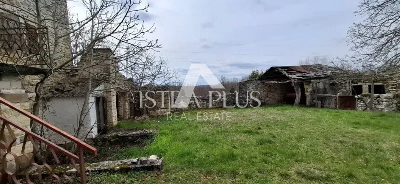 Istria, Portole! Bellissimo oggetto d'antiquariato in pietra in buone condizioni, posizione tranquilla, niente traffico o rumore!! – 3