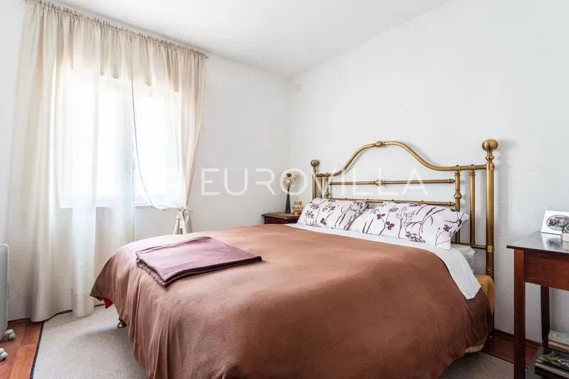 Šibenik, Brodarica, house with a spacious yard, Net Usable Area 247,2 m² – 2