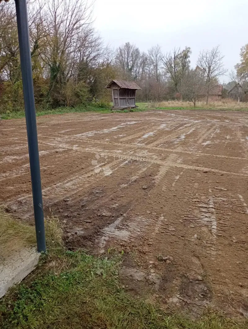 Építési telek Desno Željezno, Martinska Ves, 1.306m2 – 2