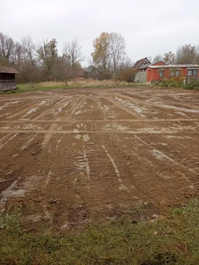 Építési telek Desno Željezno, Martinska Ves, 1.306m2 – 3