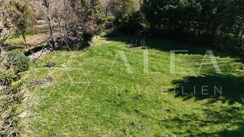 LABIN, KÖRNYÉK! VONZÓ ÉPÍTÉSI TELEK – 818 m² – 3