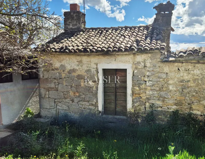 Isztria, Buzet - kőrom, 56m2, felújításra vár – 2