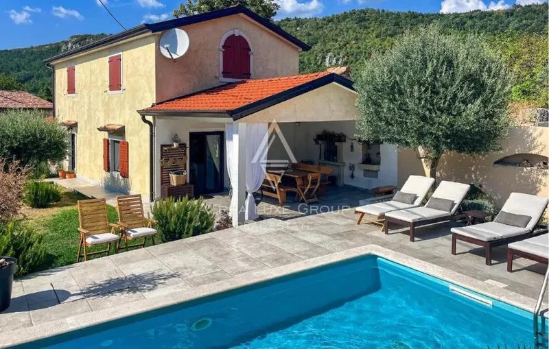 Lupoglav, Istria – Kamenný dom s bazénom po rekonštrukcii