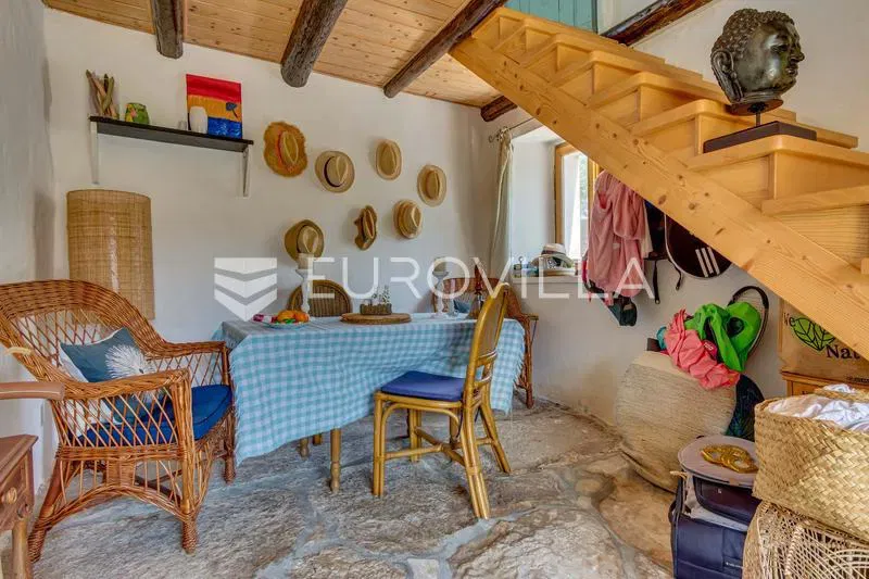 Istria, Svetvinčenat, property with two stone houses and a garden of 2,272 m² – 2