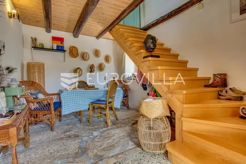 Istria, Svetvinčenat, property with two stone houses and a garden of 2,272 m² – 3