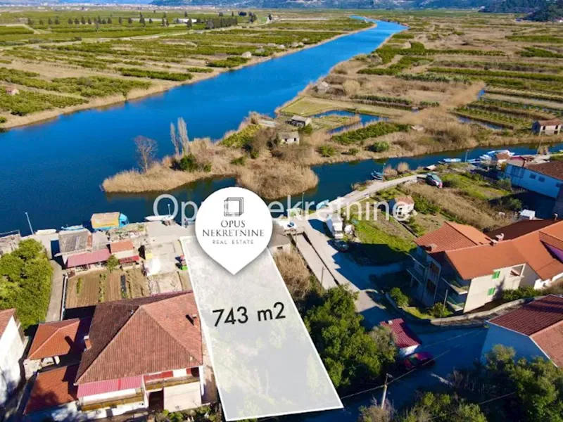 TRN, SLIVNO-građevinsko zemljište u blizini Blaca 743m2