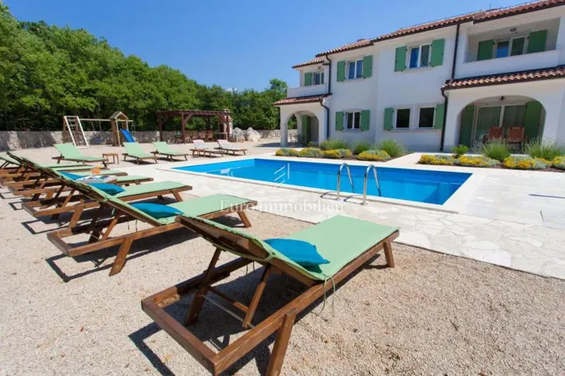 Casa indipendente con piscina e tre unità abitative – 2