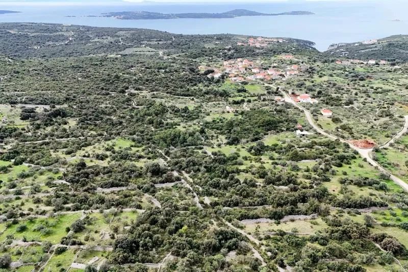 Building land in a peaceful Mediterranean setting – 2