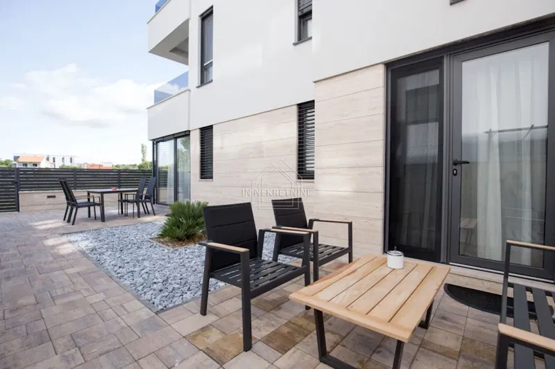 PETRČANE – 3 residential units, wellness area, garden, and a prime location! – 2