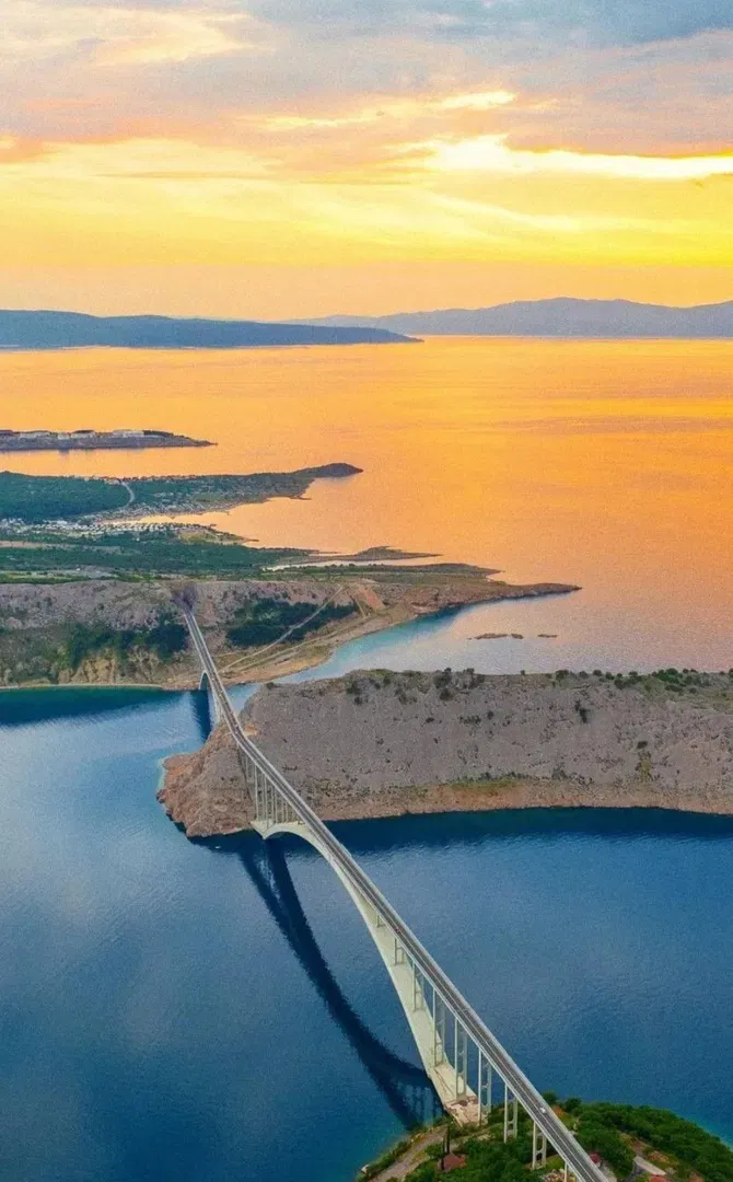 Luxury residential building with apartments and a penthouse in Omišalj, 1000 m from the sea. – 2