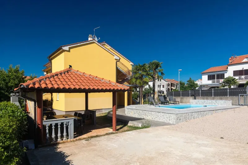Njivice - excellent apartment with a pool and garden for use – 2