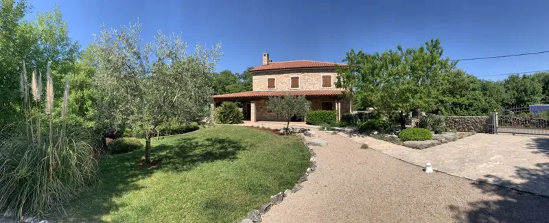 Lussuosa villa in pietra con piscina e ampio giardino – 2
