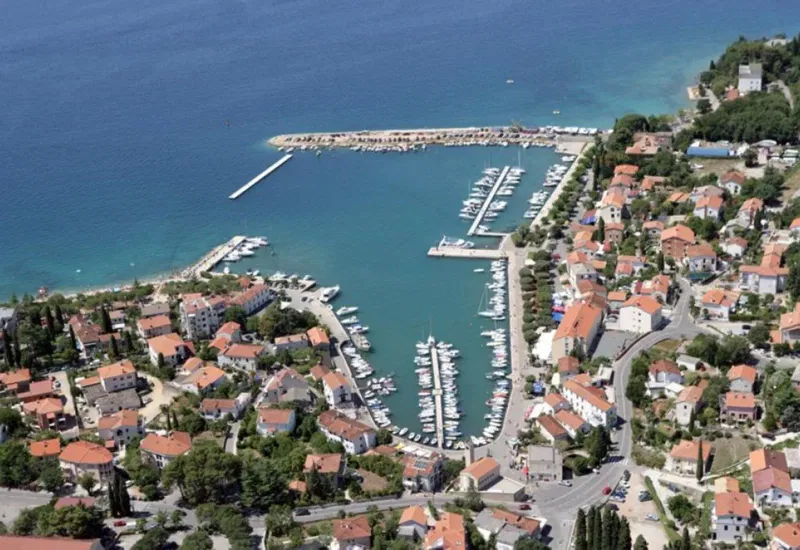 Samo kod nas, ekskluzivno - poslovno-stambeni objekt, Malinska
