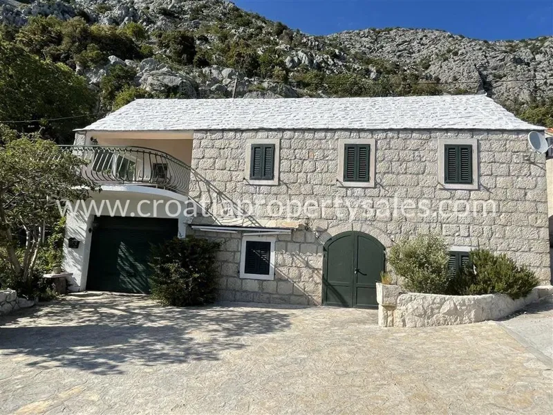 Omis, old stone house for sale, 350.000 € – 2