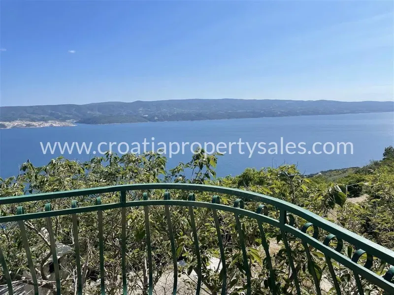 Omis, old stone house for sale, 350.000 € – 3
