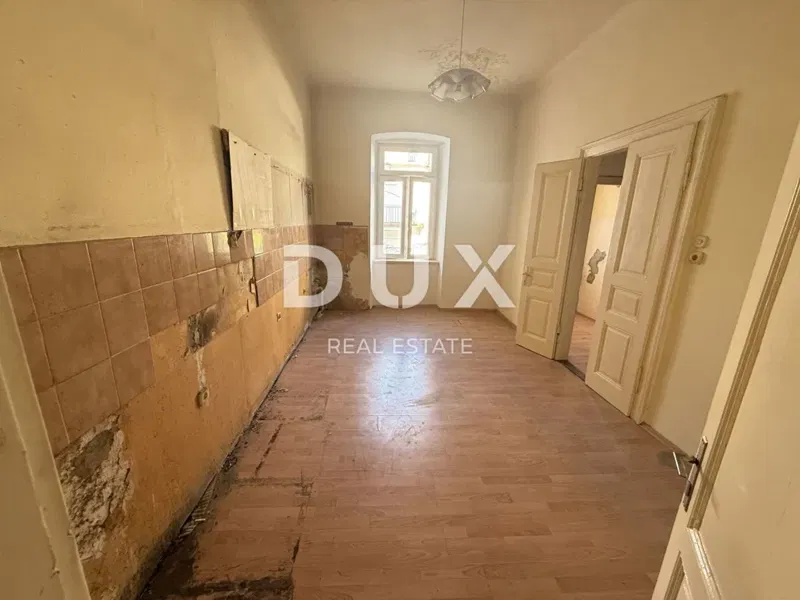 CRIKVENICA - Duplex apartment for renovation, 1st row to the sea! – 3