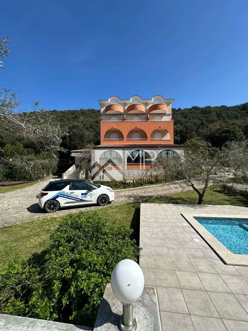 Istra, Krnica, novoobnovljeni obiteljski hotel s pogledom na more