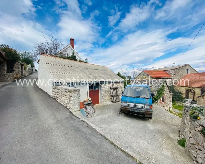 Brac, house for sale, 76.000 € – 2