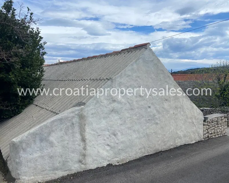 Brac, house for sale, 76.000 € – 3