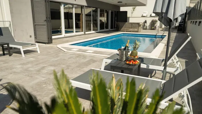 Luxury villa with a view of the Mediterranean coast – 3