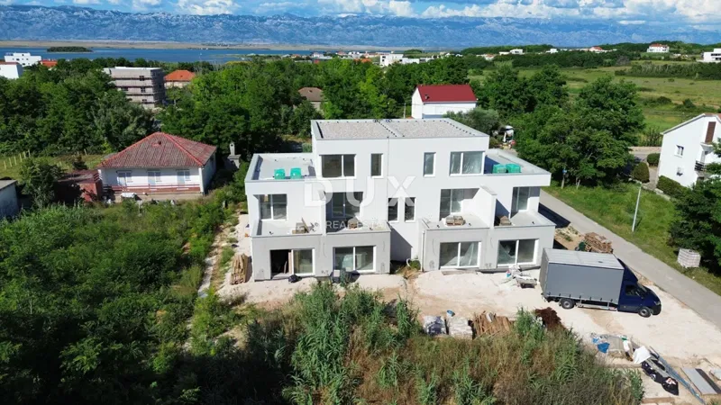 ZARA, PRIVLAKA - Appartamento su due piani con giardino privato a 3 minuti a piedi dalla spiaggia sabbiosa! E – 3