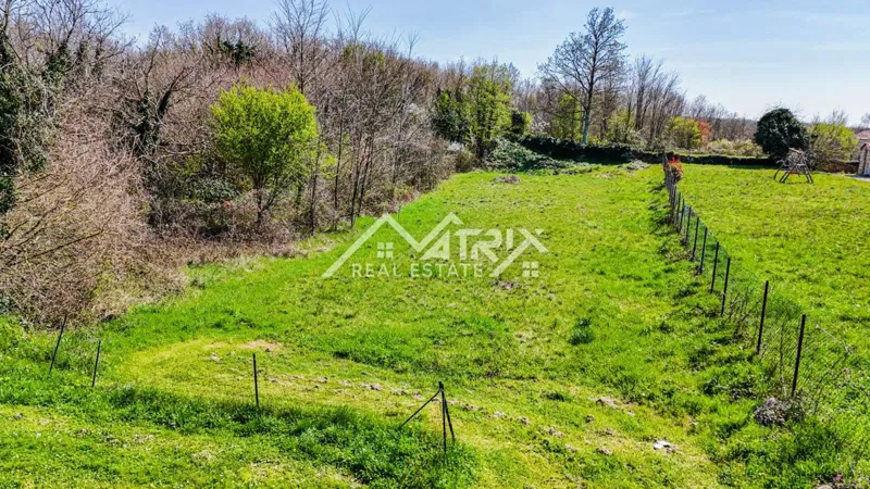 Žminj area, building and agricultural land with access road – 2
