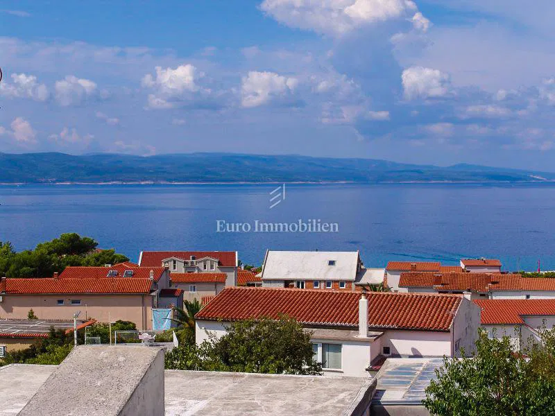 Baška Voda - samostojeća kuća s apartmanima