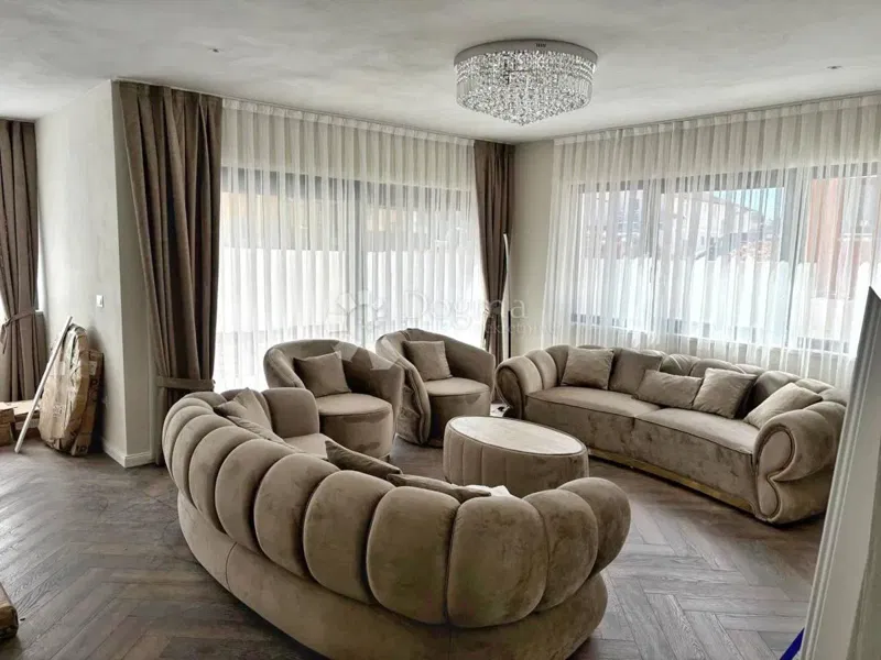 FOR RENT - LUXURY FAMILY APARTMENT WITH GARDEN AND POOL – 2
