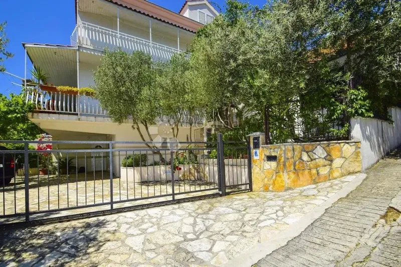 House Okrug Donji, Okrug, 525m2 – 3