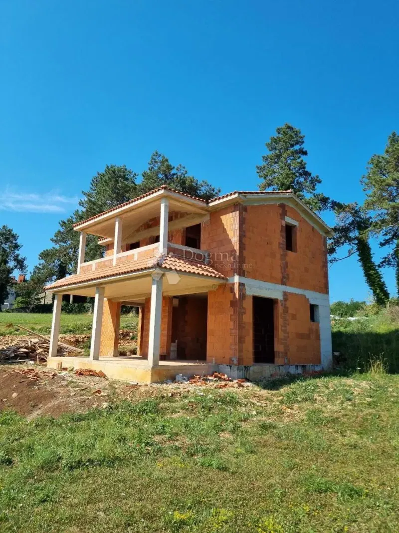 Недостроенный дом с бассейном, 150 м², участок 911 м² – 3