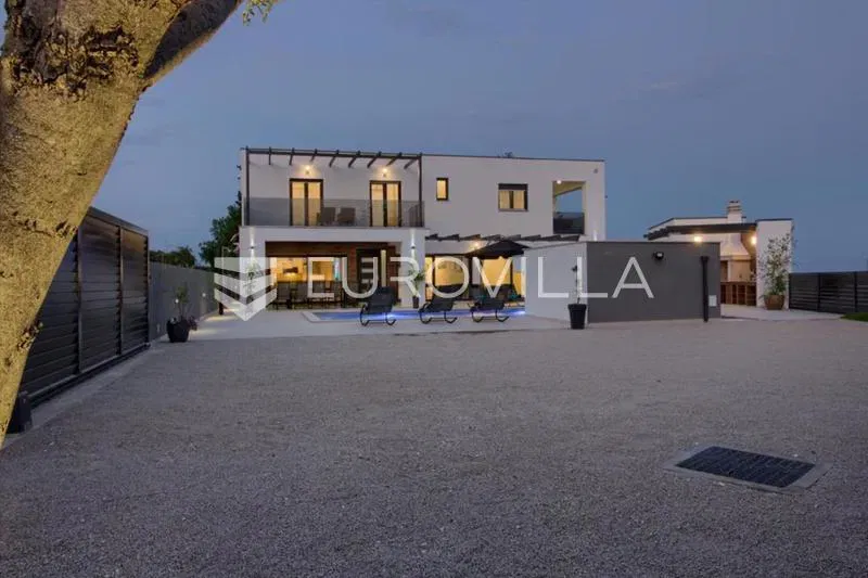 Istria, Marčana, comfortable modern house with heated pool – 2