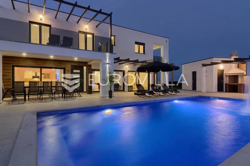 Istria, Marčana, comfortable modern house with heated pool – 3
