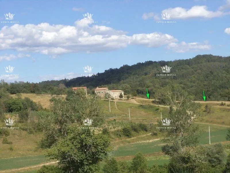 Istria, Motovun, sale of building land of 1,900 m2 and agricultural land of 16,637 m2, construction of a farmhouse, villa, infrastructure nearby. – 3