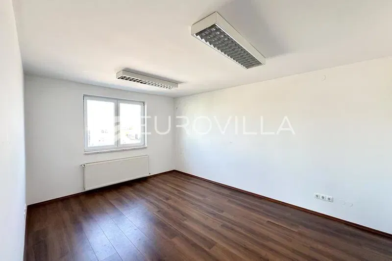 Vinkovci, Jošine, poslovni prostor uredske namjene 18 m²