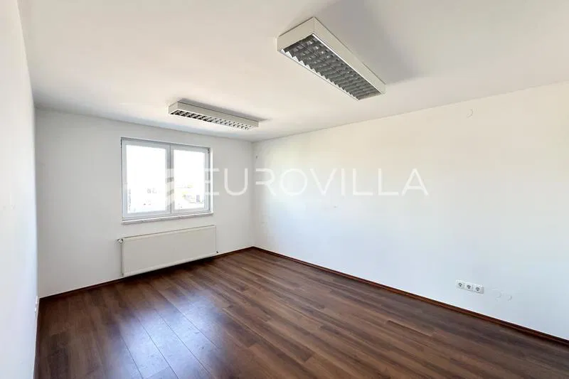Vinkovci, Jošine, poslovni prostor uredske namjene 18 m²