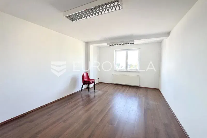Vinkovci, Jošine, poslovni prostor uredske namjene 21 m²