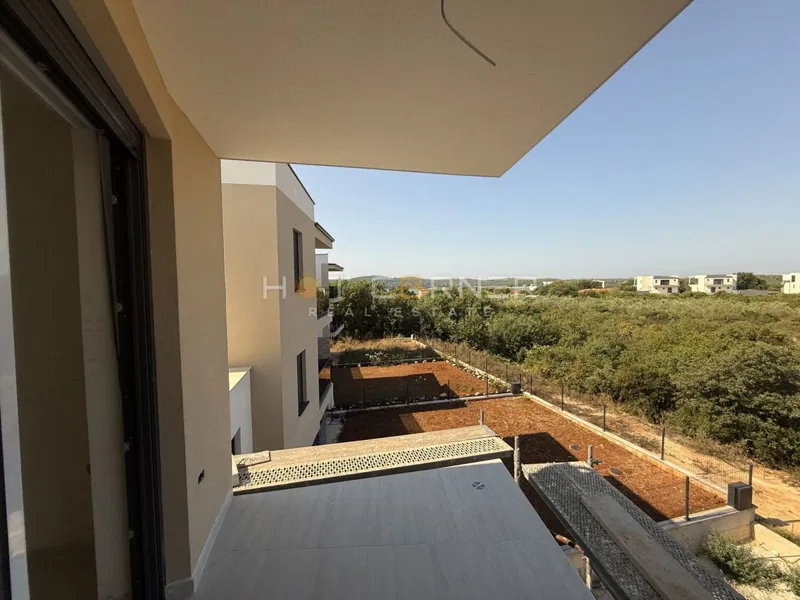 Medulin, 650 m od plaže, 2 SS, krovna terasa, divan pogled na more! – 3