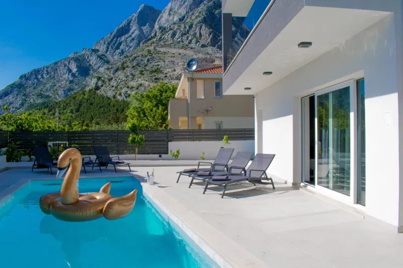Villa with pool and sea view – 2