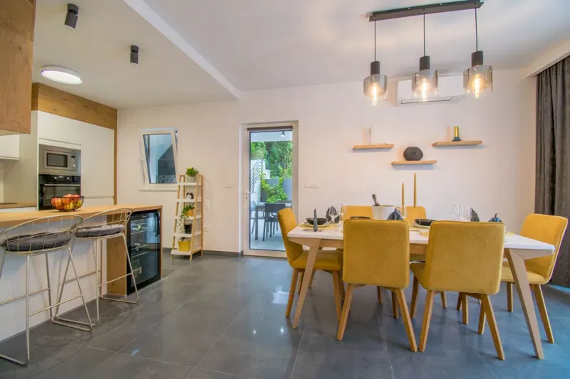 Villa with pool and sea view – 3