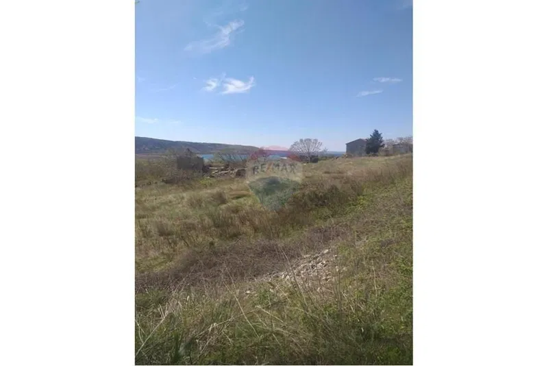 Zemljišče Rtina, Ražanac, 1.294m2 – 2