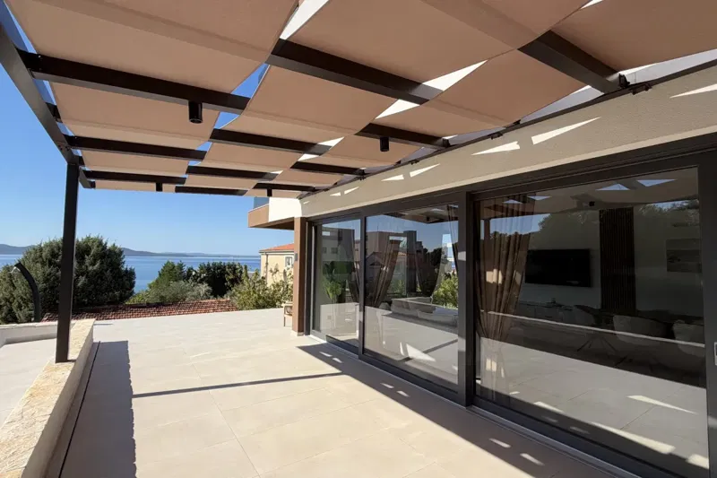 Luxury apartment with private pool and sea view – 3