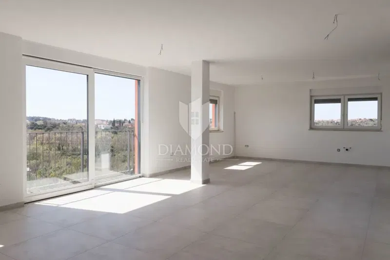 Rovinj oasis: spacious and bright apartment with a view – 3