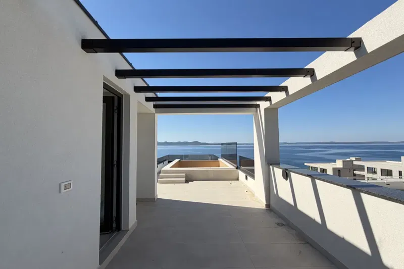 Luxury penthouse with a swimming pool on the roof terrace – 2