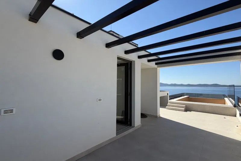 Luxury penthouse with a swimming pool on the roof terrace – 3