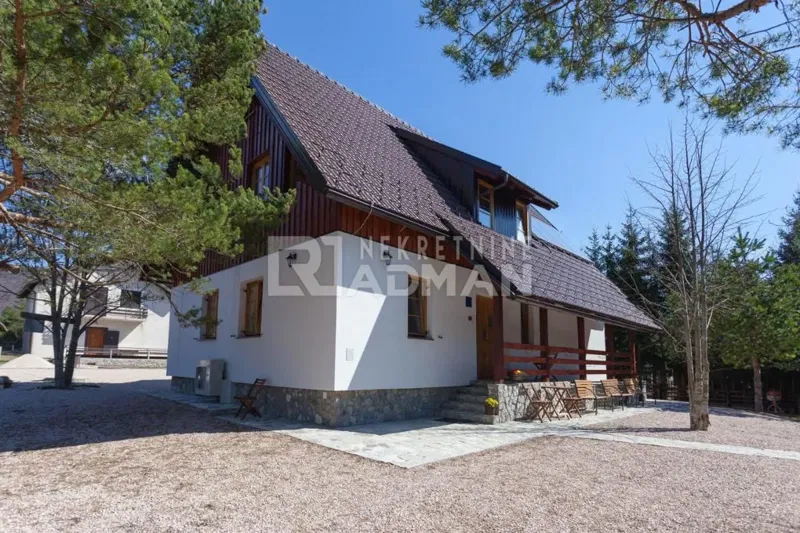 PLITVICE - VIŠE KUĆA S RESTORANOM